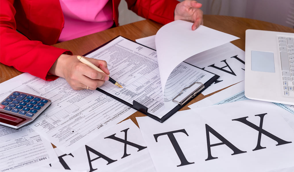 Preparation of financial statements and tax declarations at the end of the year